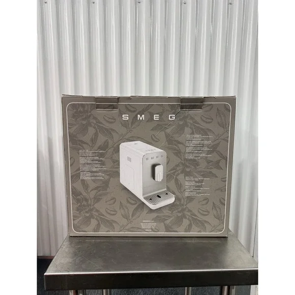 Smeg EP3221/44 Fully Automatic Coffee Machine White - Picture 2 of 11